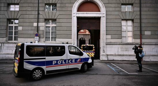 Un policier blesse lors dune attaque contre une synagogue dans