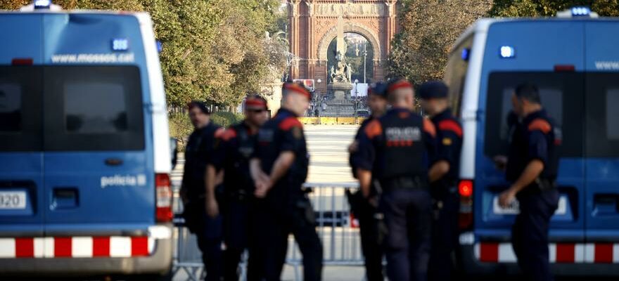 Un troisieme policier arrete pour sa relation presumee avec levasion