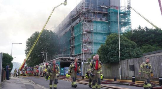 Un vaste incendie dans un immeuble londonien force levacuation dune