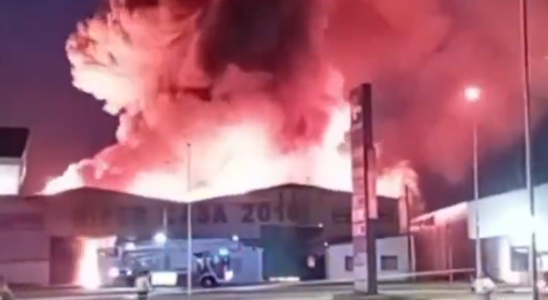 Un violent incendie devore completement un bazar chinois a Tomelloso