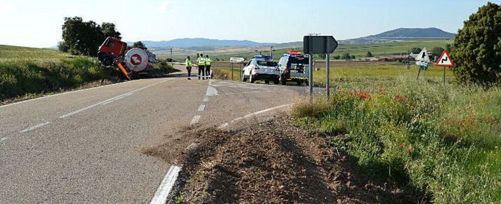 Une collision entre une camionnette et une voiture dans un