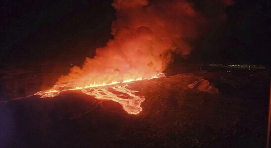 Une eruption volcanique en Islande oblige Grindavik a evacuer a