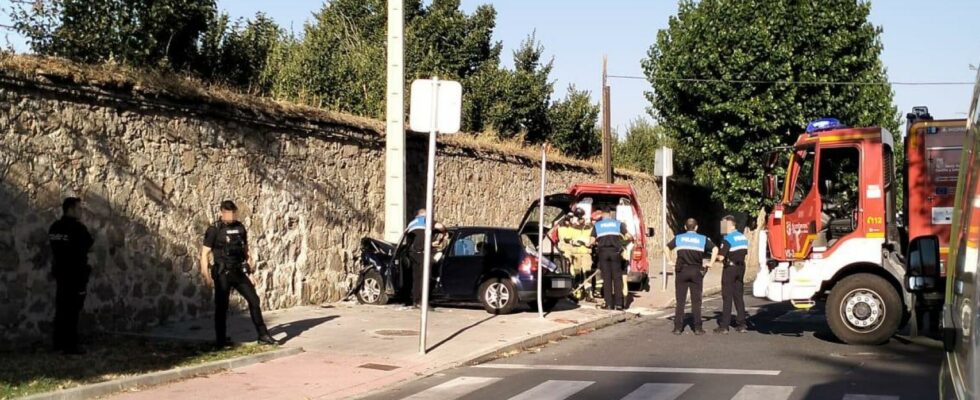 Une femme ecrase sa voiture contre un mur a Avila