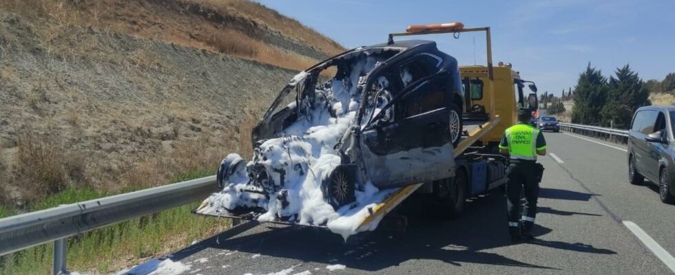 Une voiture brule sur lA 62 alors quelle traverse Palencia et