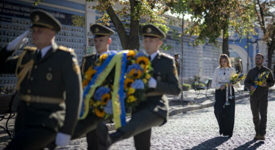 Zelensky celebre le Jour de lIndependance avec loffensive de Koursk