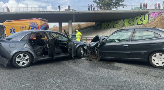 trois blesses et plusieurs kilometres dembouteillage apres une collision entre