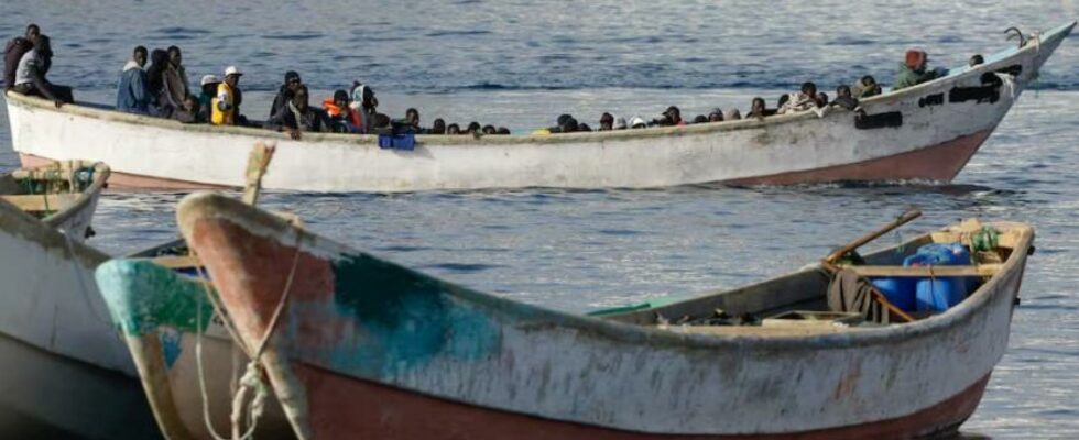 Au moins 30 corps en decomposition retrouves dans une pirogue