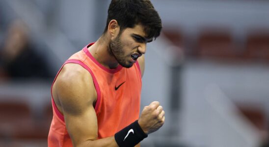 Carlos Alcaraz termine le Russe Khachanov pour acceder aux demi finales