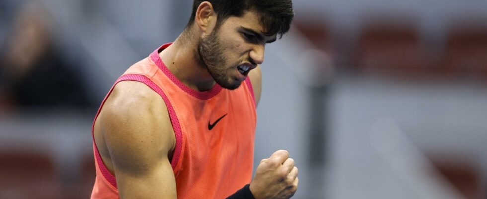 Carlos Alcaraz termine le Russe Khachanov pour acceder aux demi finales