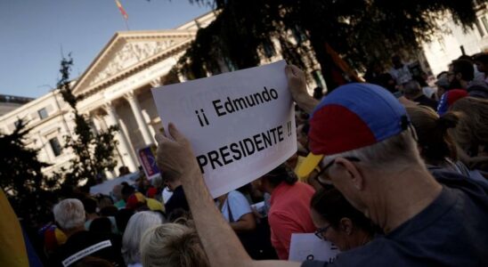 Concentration de soutien au Venezuelien Edmundo Gonzalez devant le Congres