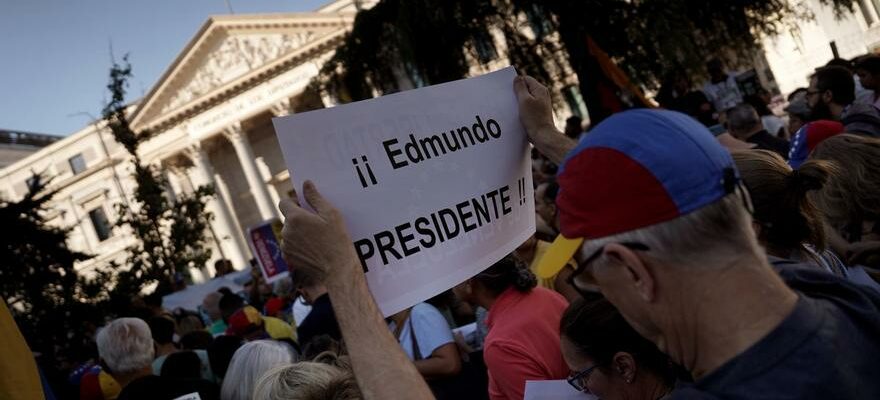 Concentration de soutien au Venezuelien Edmundo Gonzalez devant le Congres