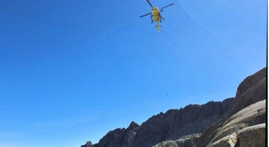 Deux alpinistes bloques sont secourus par helicoptere a Gredos