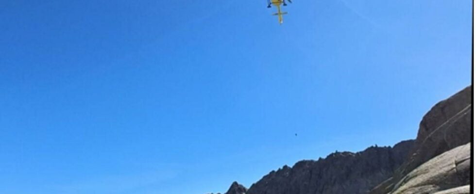 Deux alpinistes bloques sont secourus par helicoptere a Gredos