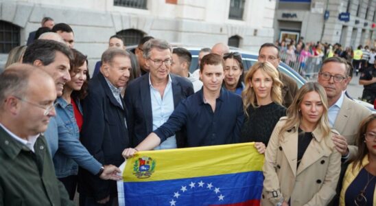 Edmundo prend son premier bain de masse a Madrid devant