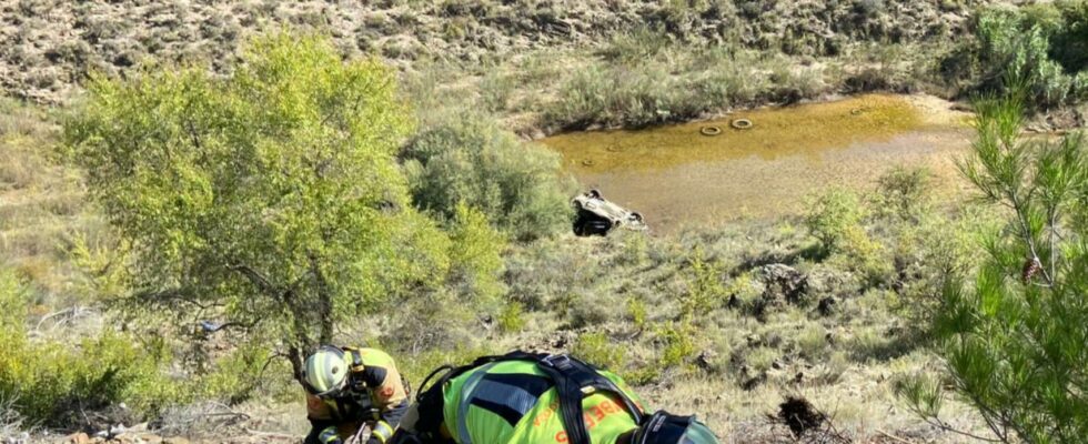 Ils retrouvent le corps sans vie dun conducteur apres etre