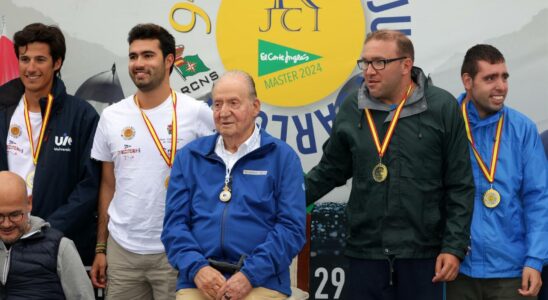 Juan Carlos I recoit la medaille de la Federation Galicienne