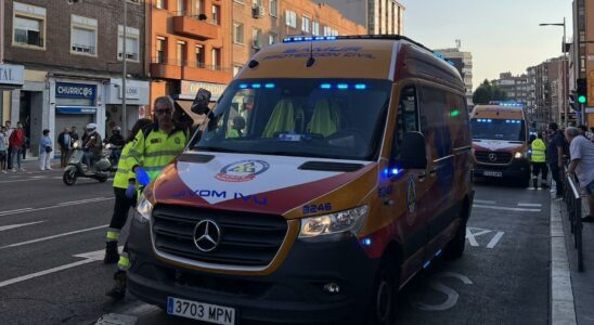 La collision entre une moto et une voiture provoque un