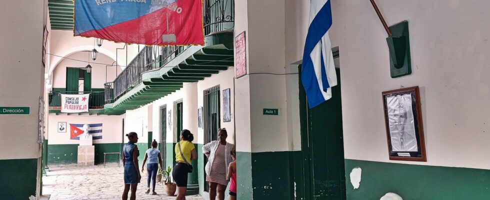 La penurie denseignants et duniformes affecte le fief du regime