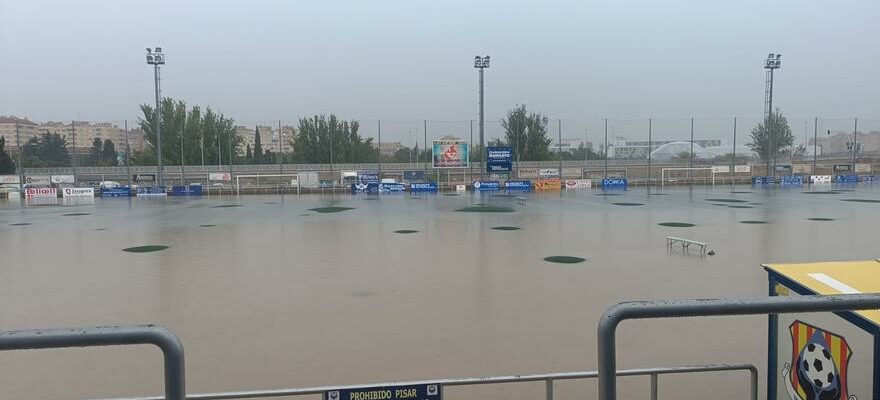 Lavant et lapres du terrain de football de San Jose