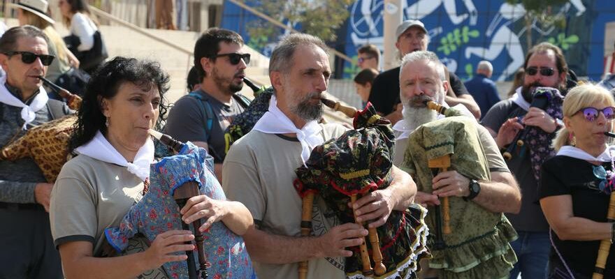 Le Boto Aragonesas Bagpipe Band embrasse le cierzo pour son