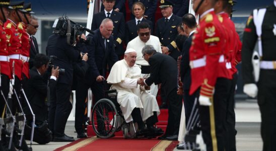 Le pape Francois arrive en Indonesie premiere etape de son