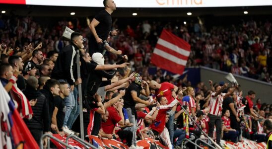 Les ultras de lAtletico de Madrid detournent le match et