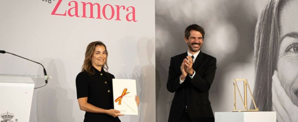 Maria Zamora recoit le Prix National du Cinema et demande