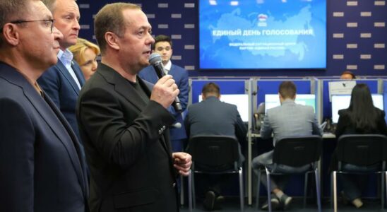 Medvedev previent lOccident que la patience de Moscou