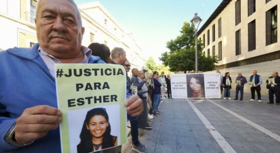 Plus de cinquante manifestants demandent justice pour Esther Lopez a