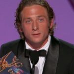 Pourquoi les Emmys ont censure Jeremy Allen White dans son