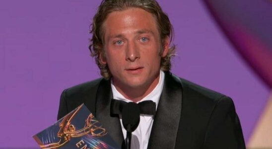 Pourquoi les Emmys ont censure Jeremy Allen White dans son