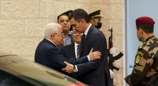 Sanchez rencontre pour la premiere fois Mahmud Abbas apres la