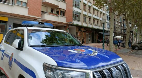 Un homme poignarde a mort sa femme dans leur maison