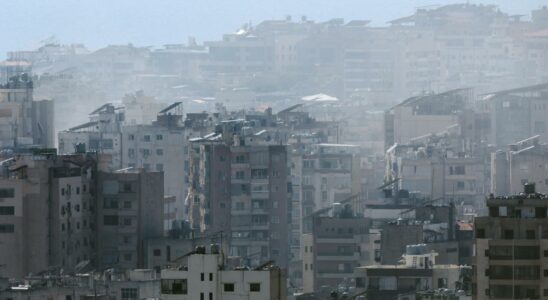 bombarde davantage de bunkers et de depots darmes du Hezbollah