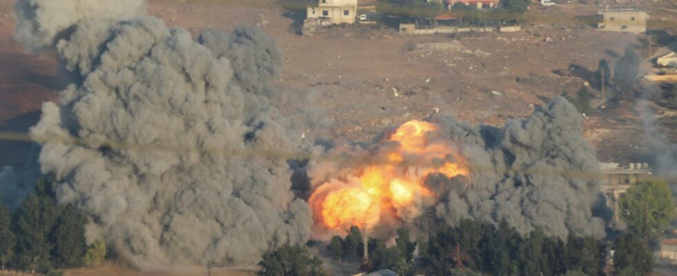 bombarde des dizaines de cibles du Hezbollah tuant au moins