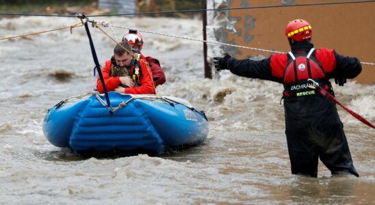 des inondations historiques et des milliers devacues