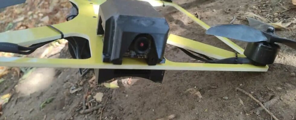 un nouveau drone kamikaze controle par fibre optique