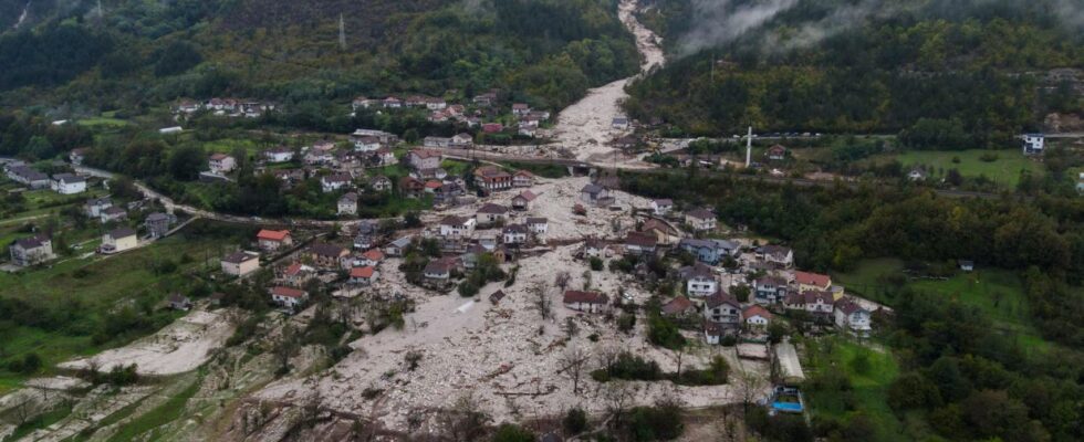 21 morts et des dizaines de disparus