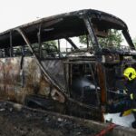 Au moins 10 morts lorsquun bus scolaire prend feu au