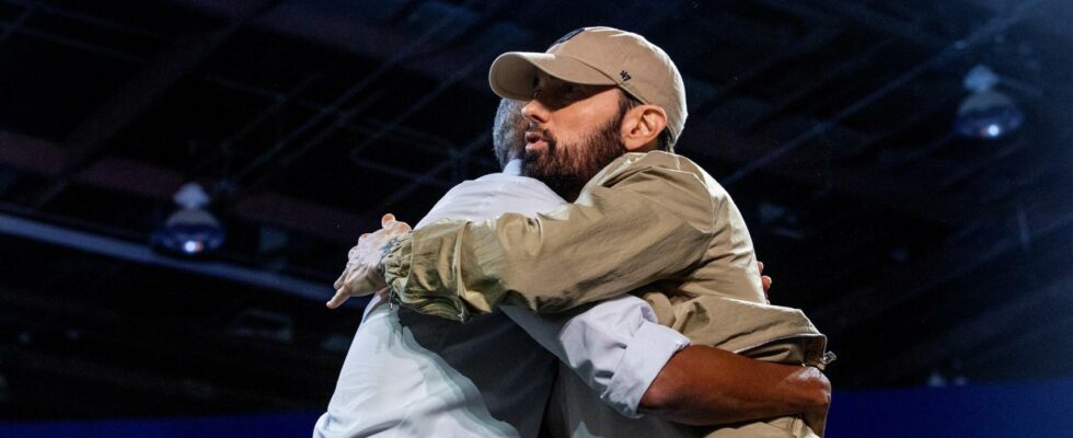 Eminem presente Obama et lancien president rappe pour soutenir Kamala