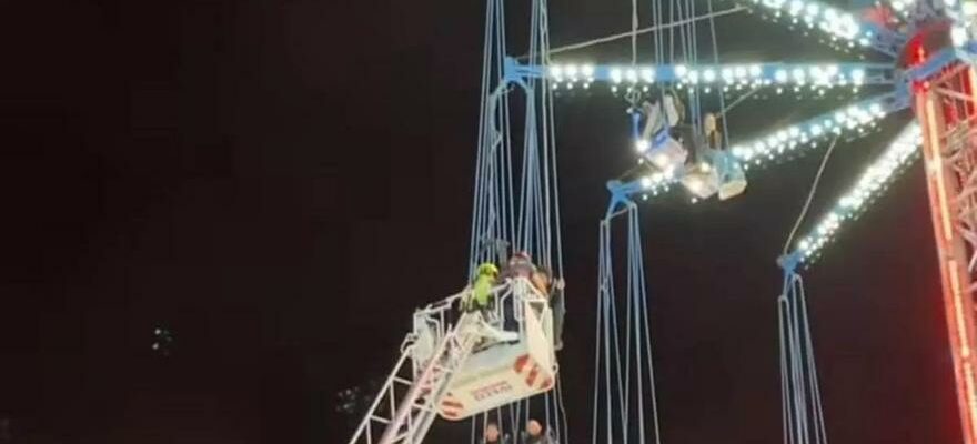 En images Operation de sauvetage spectaculaire dans une attraction