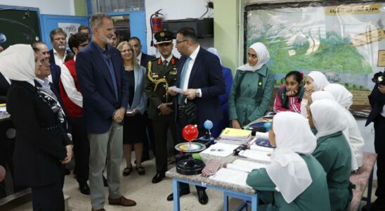 Felipe VI visite le camp de refugies palestiniens de Baqaa