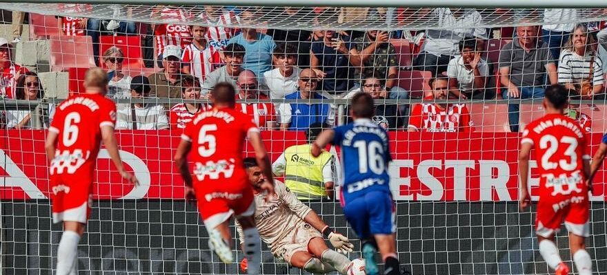 Gazzaniga sauve trois penaltys et Stuani signe une victoire heroique