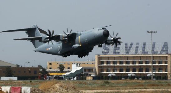 Il sagit des Airbus A400M et A300 les avions gigantesques