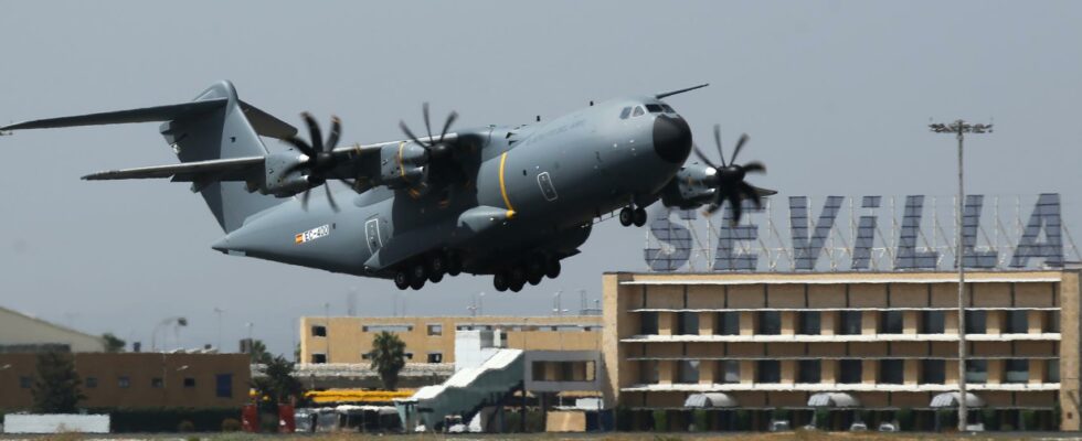 Il sagit des Airbus A400M et A300 les avions gigantesques