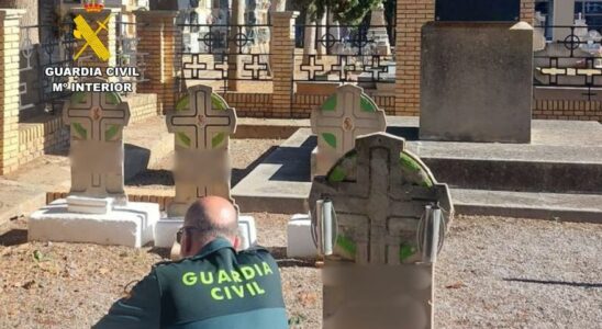 Ils vandalisent linstitut et le cimetiere de Carinena