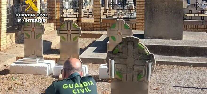 Ils vandalisent linstitut et le cimetiere de Carinena