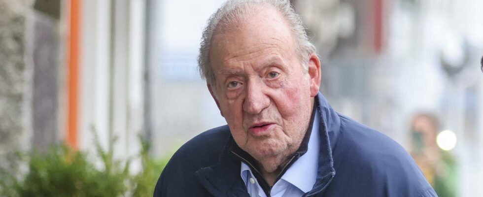 Juan Carlos Ier inconscient de la polemique profite de ses