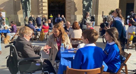 La Plaza del Pilar de Saragosse devient un cafe en