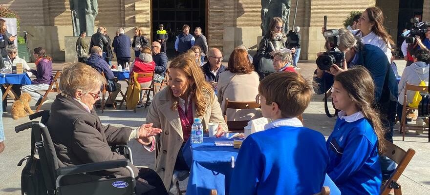 La Plaza del Pilar de Saragosse devient un cafe en